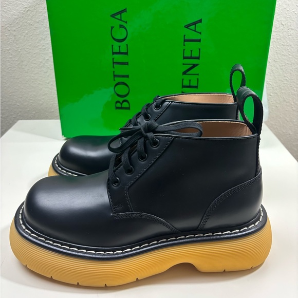 Bottega Veneta Leather The Swell Lace Up Ankle Boots - Picture 4 of 9
